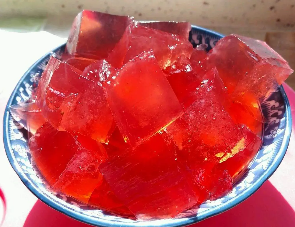 草莓酱（果冻）的升糖指数(GI值),升糖负荷(GL值)热量,蛋白质含量,碳水化合物含量,嘌呤含量