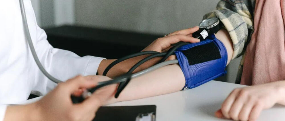 为何只是血糖问题,也得量血压?