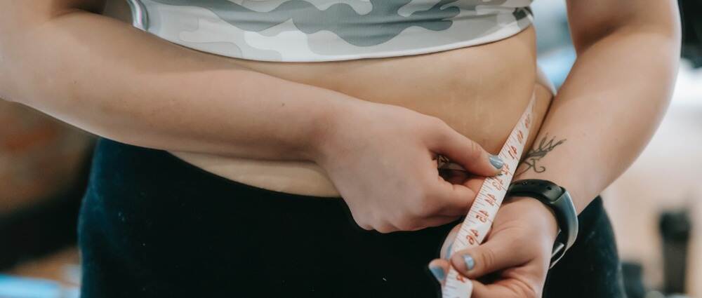 肥胖使人患糖尿病、高血压和高血脂的风险更高,尤其是女性