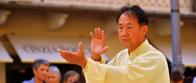 控制2型糖尿病人的认知能力下降：太极比走路更有效吗？