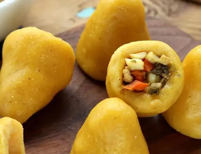 窝窝头（由玉米和小麦制成）,玉米窝窝头的升糖指数(GI值),升糖负荷(GL值)热量,蛋白质含量,碳水化合物含量,嘌呤含量