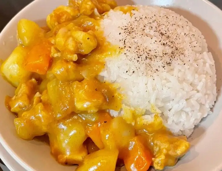 鸡肉咖喱米饭的升糖指数(GI值),升糖负荷(GL值)热量,蛋白质含量,碳水化合物含量,嘌呤含量